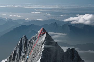 Perjalanan Sejarah Indonesia Melalui 10 Puncak Gunung Tertinggi